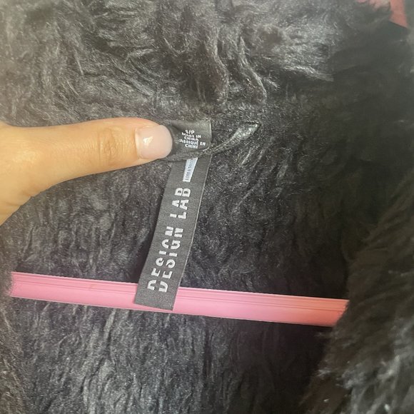 Design Lab By L&T Black Faux Shearling Vest - Picture 2 of 3